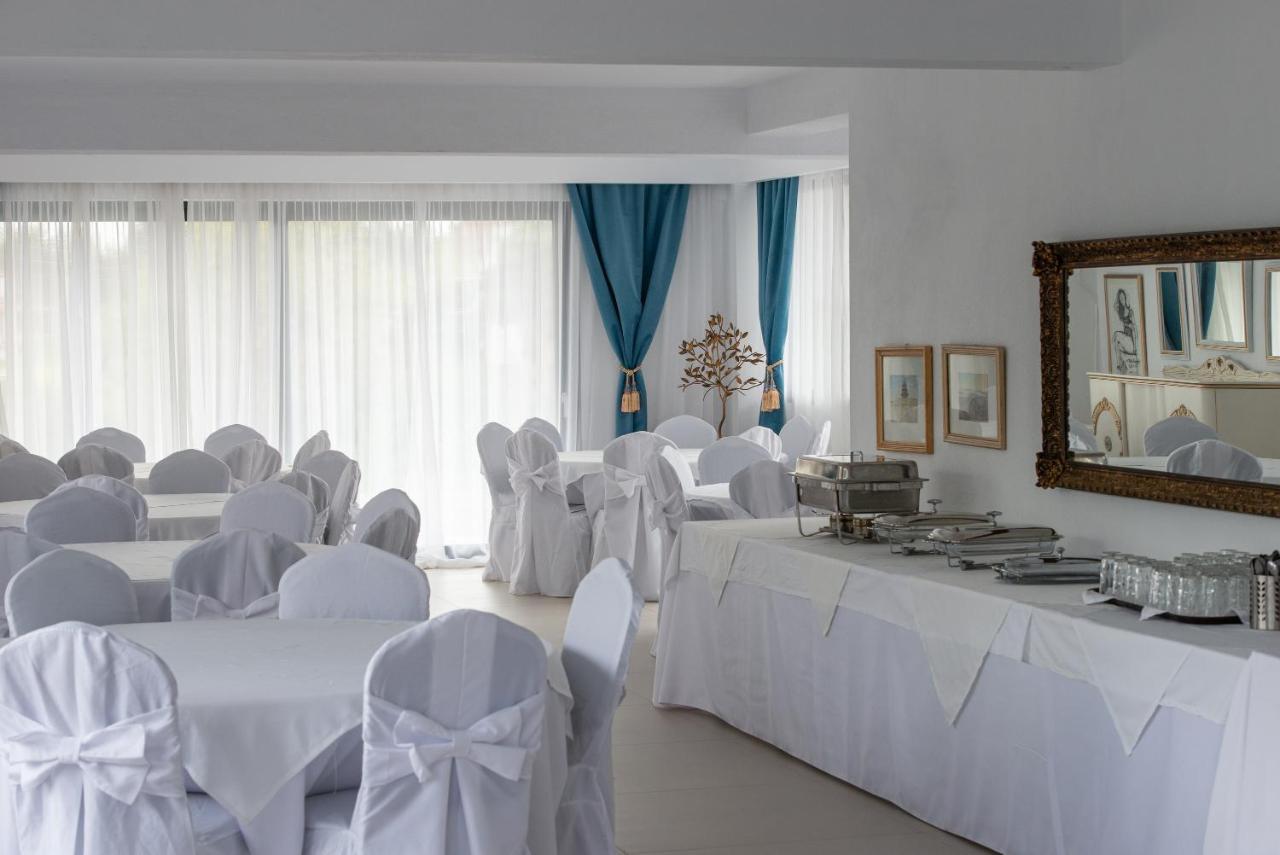 Light Blue Hotel Nea Kallikrateia Екстериор снимка
