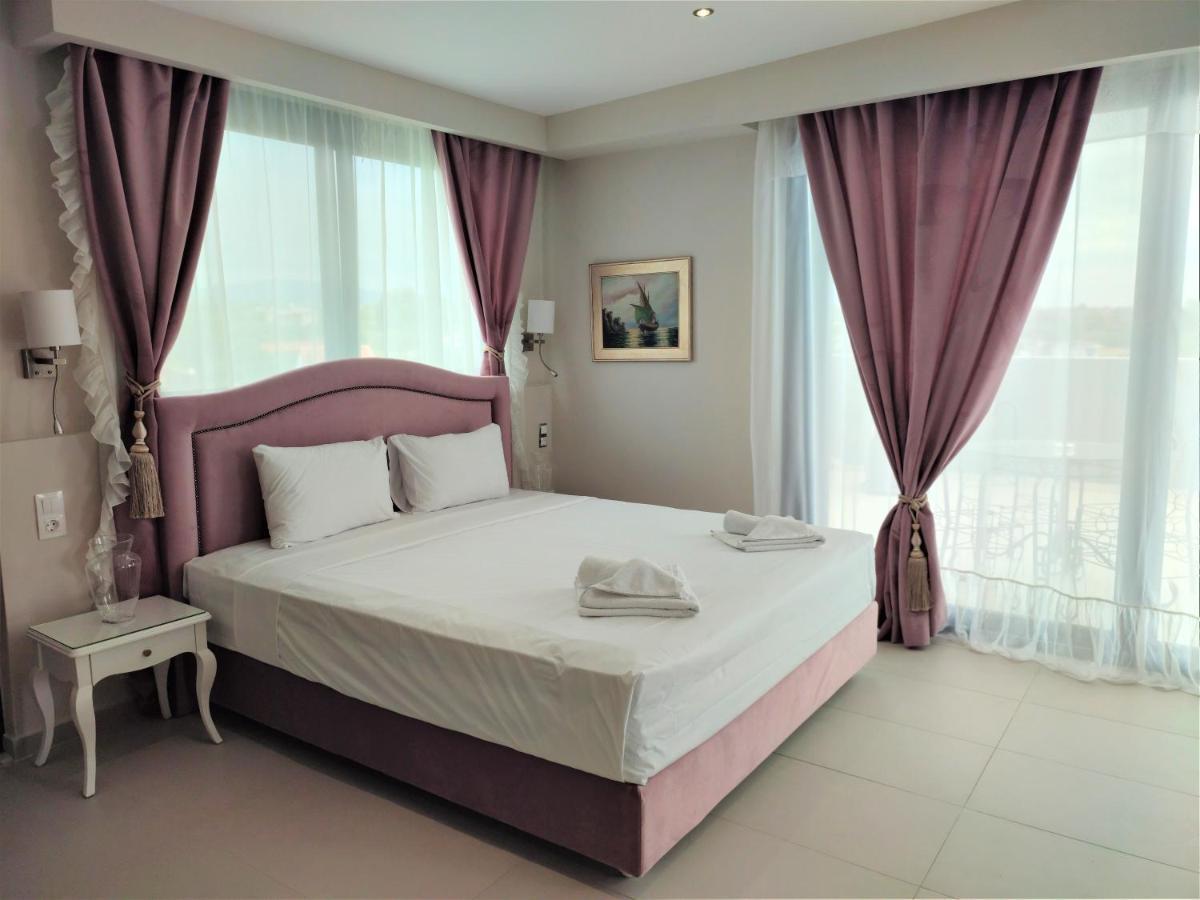 Light Blue Hotel Nea Kallikrateia Екстериор снимка