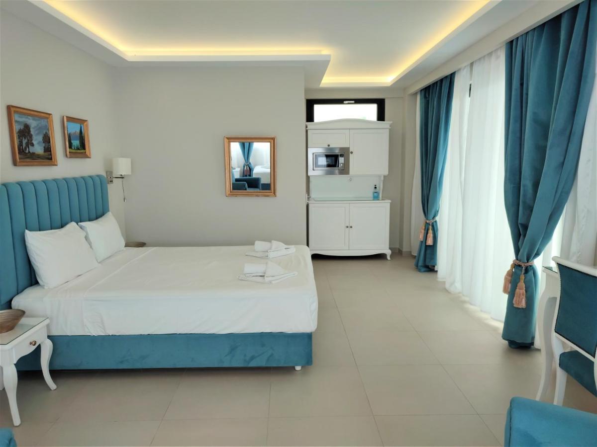 Light Blue Hotel Nea Kallikrateia Екстериор снимка
